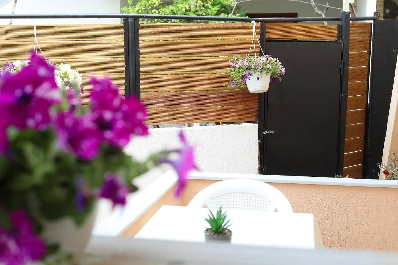 Vila Feliz - Premium Rooms With Free Private Parking Vlorë Maison d'hôtes