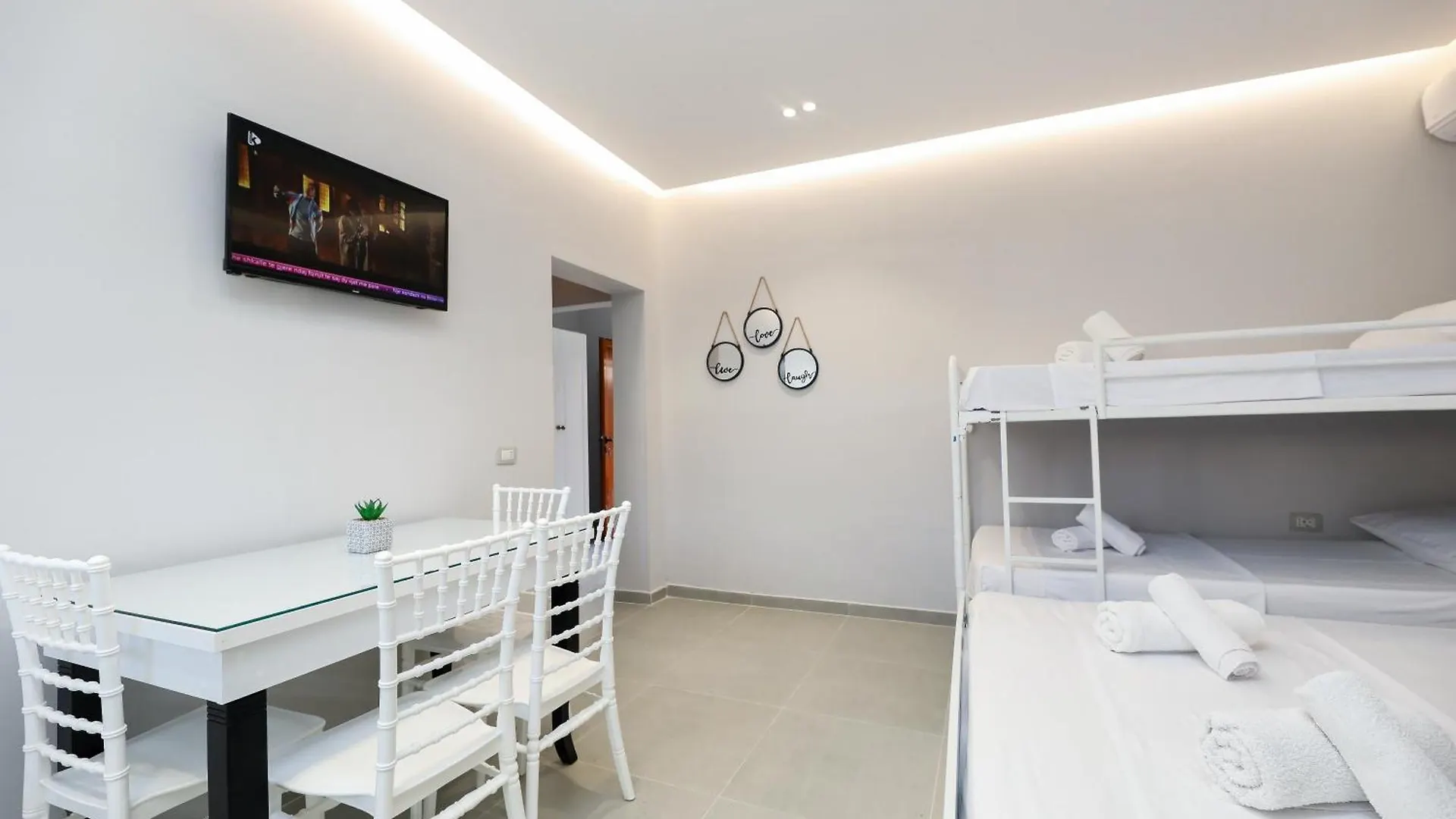 Maison d'hôtes Vila Feliz - Premium Rooms With Free Private Parking Vlorë
