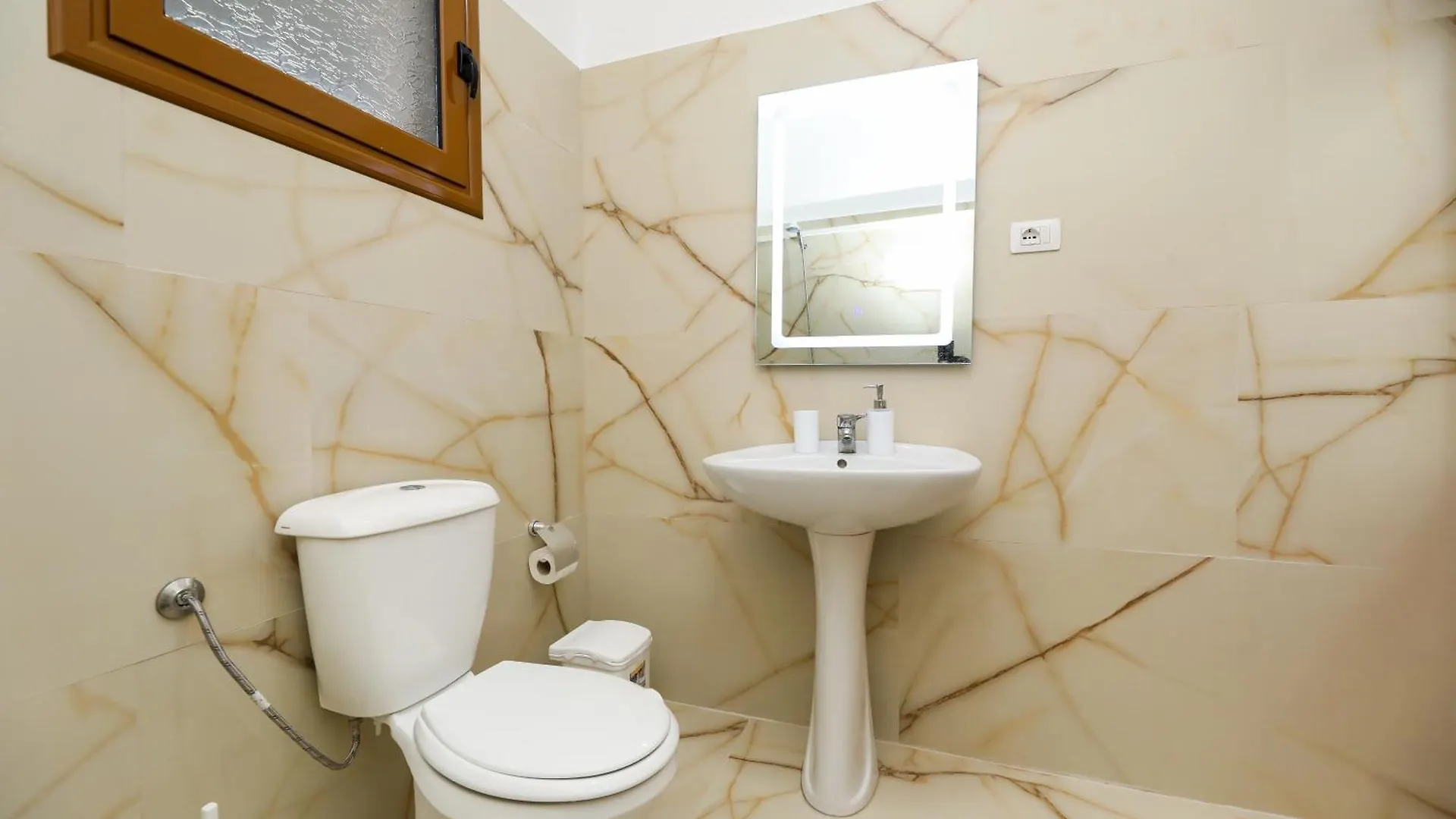 Vila Feliz - Premium Rooms With Free Private Parking Vlorë 0*,  阿尔巴尼亚