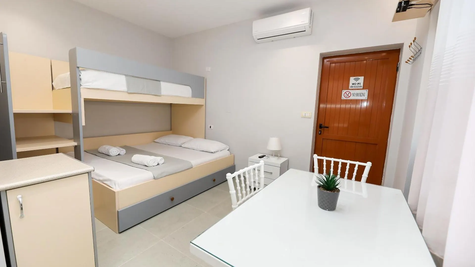 Maison d'hôtes Vila Feliz - Premium Rooms With Free Private Parking Vlorë