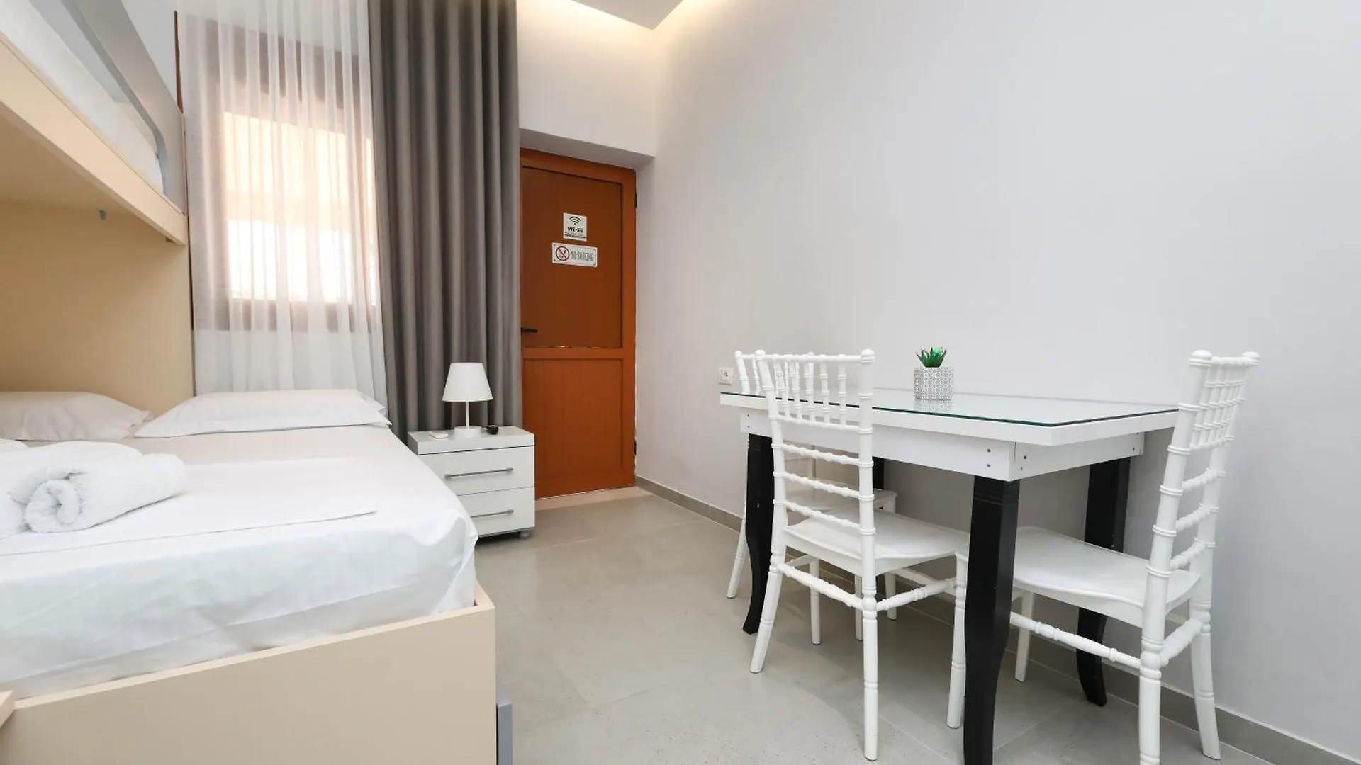 Penzion Vila Feliz - Premium Rooms With Free Private Parking Vlorë