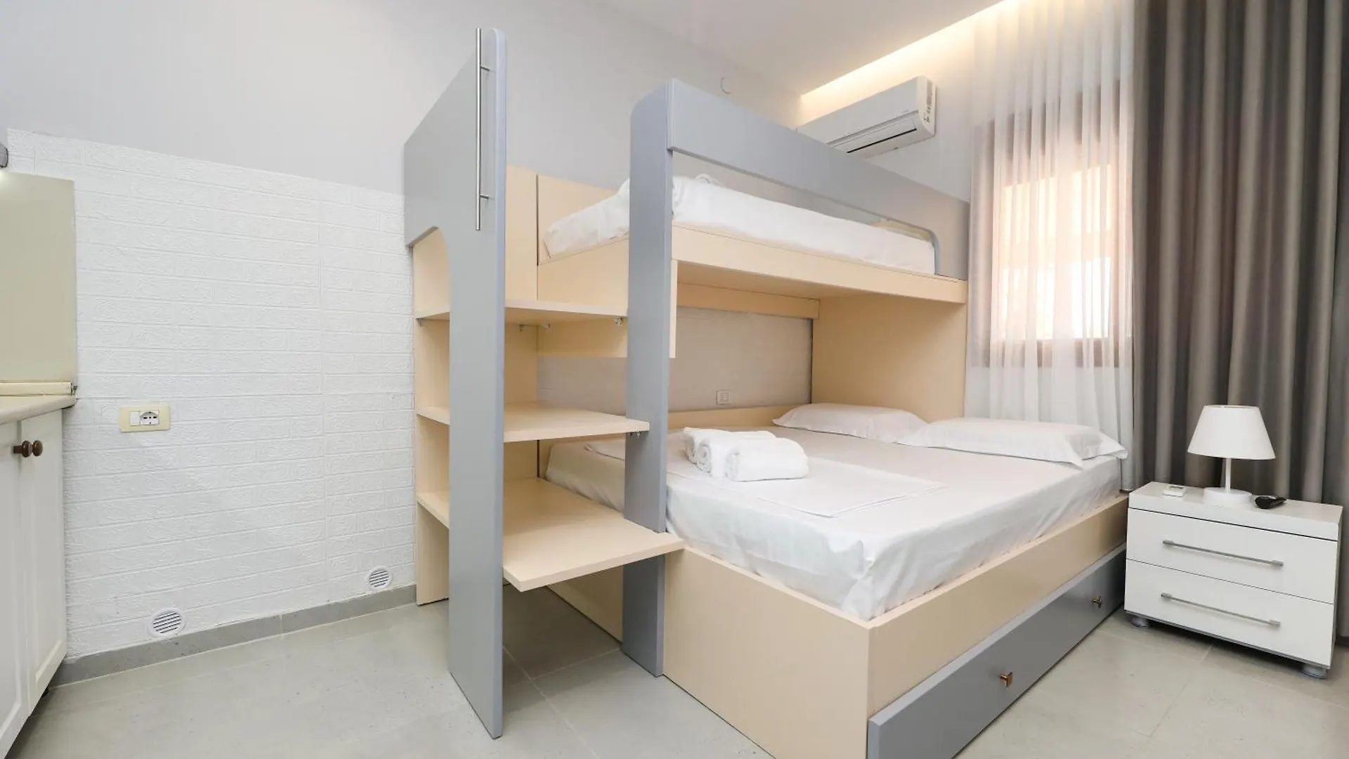 Penzion Vila Feliz - Premium Rooms With Free Private Parking Vlorë