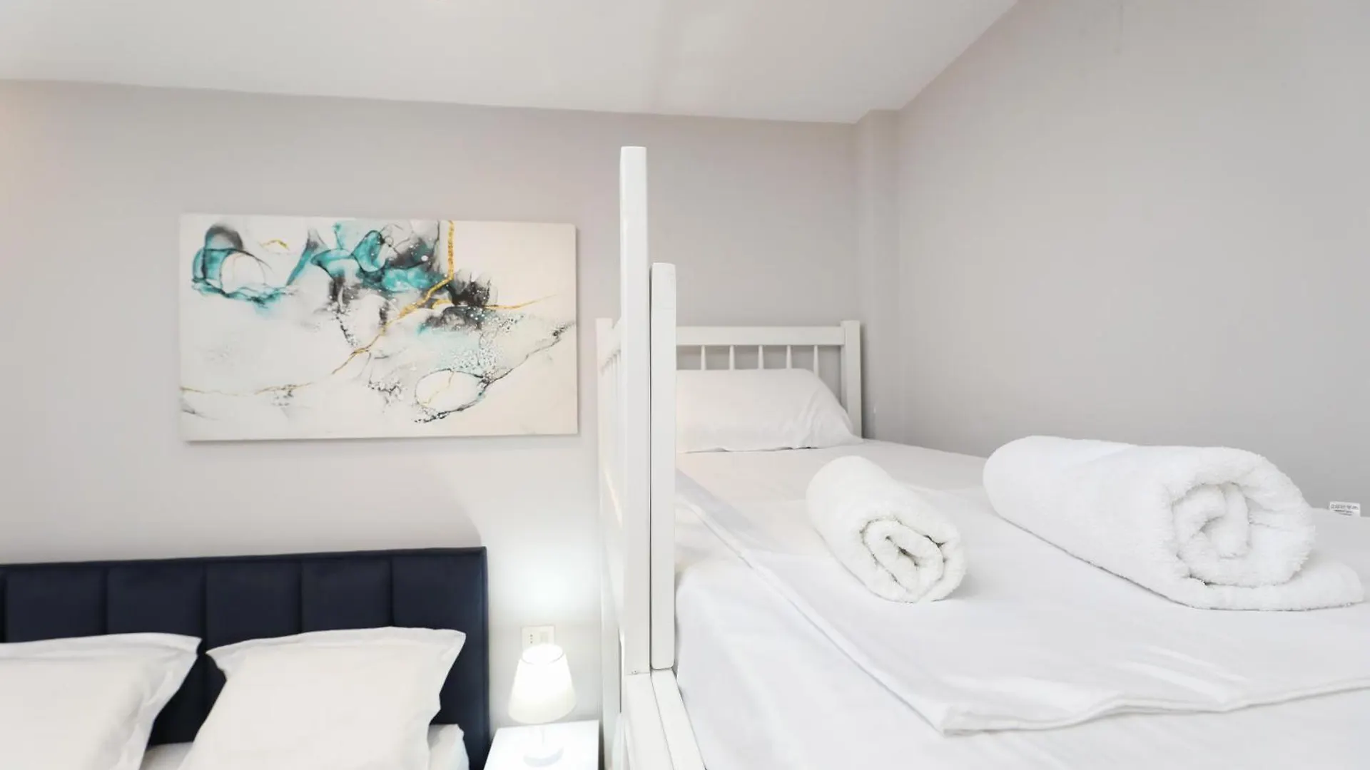 招待所 Vila Feliz - Premium Rooms With Free Private Parking Vlorë 阿尔巴尼亚