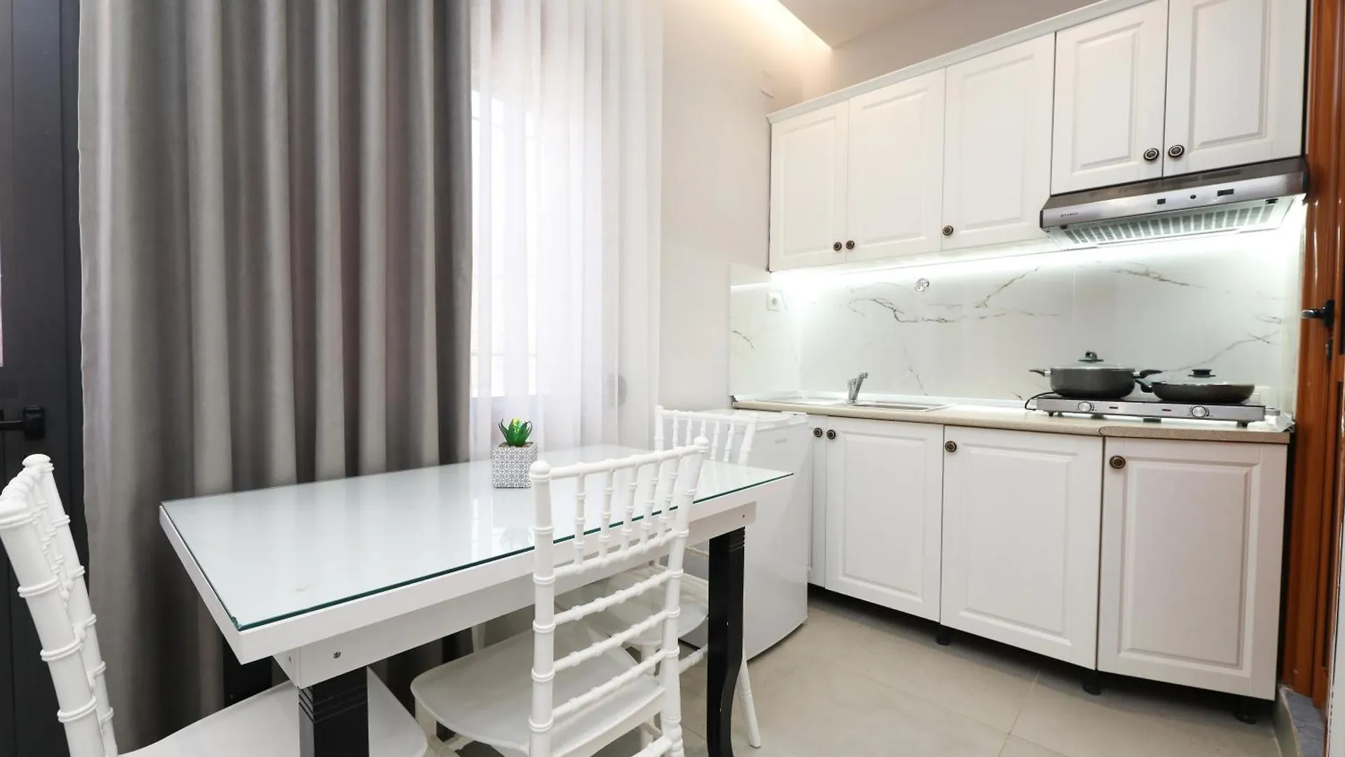 Vila Feliz - Premium Rooms With Free Private Parking Vlorë Maison d'hôtes