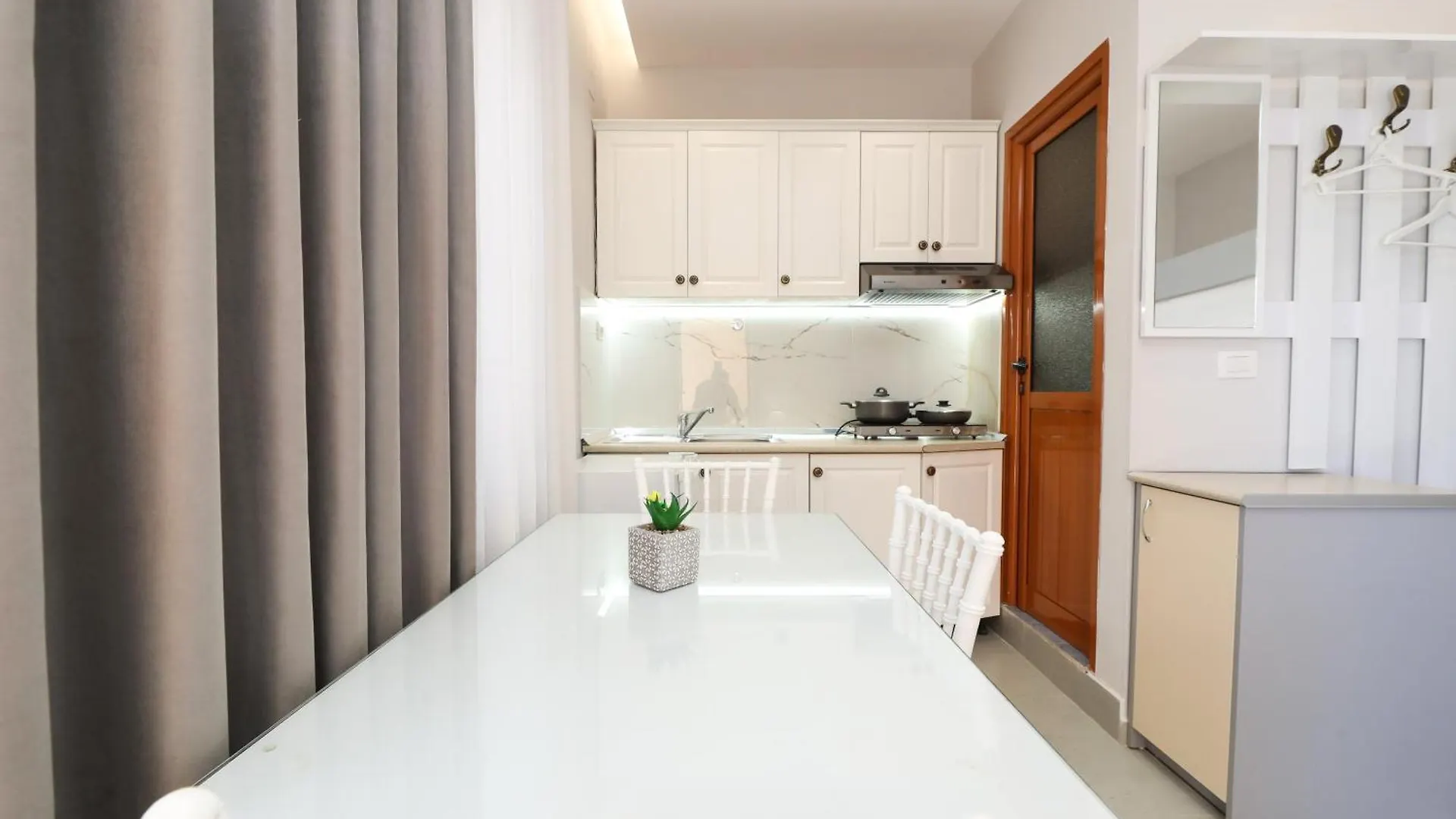 Penzion Vila Feliz - Premium Rooms With Free Private Parking Vlorë