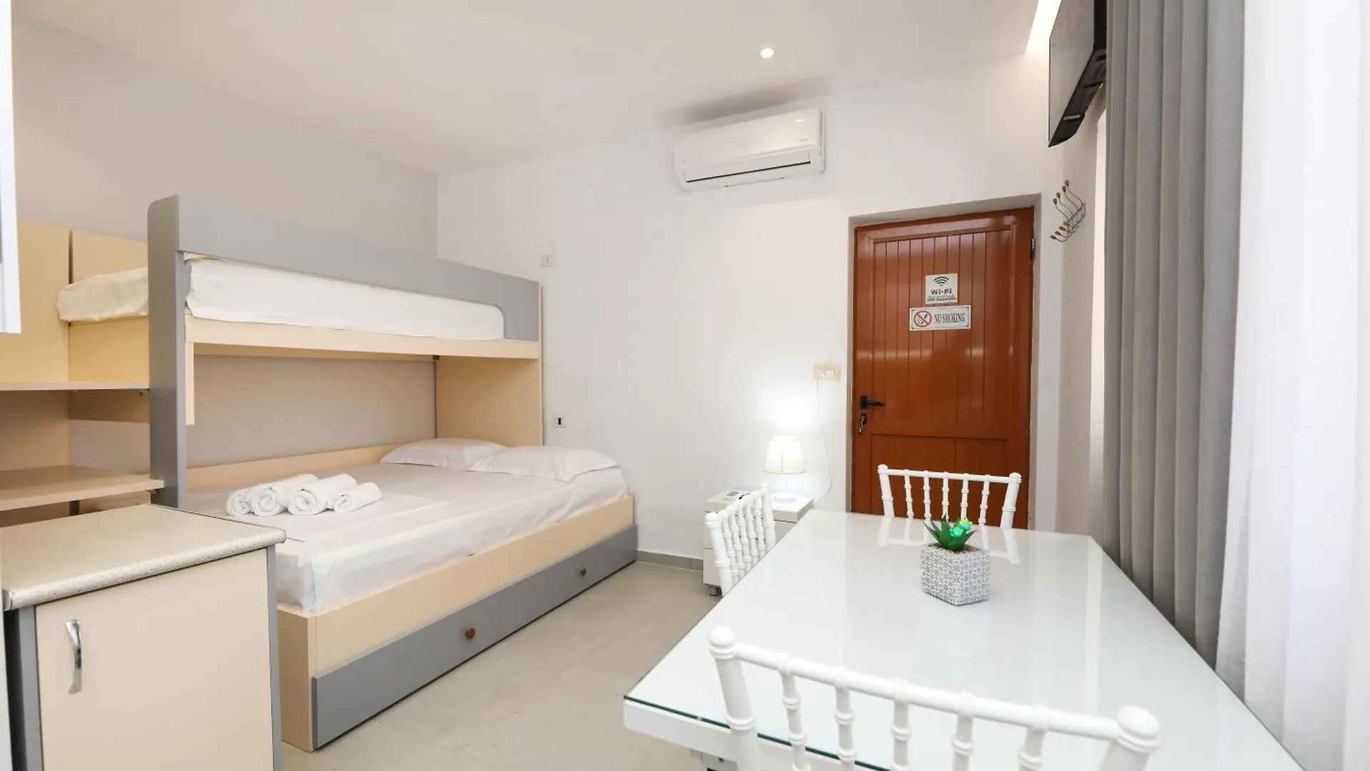 Vila Feliz - Premium Rooms With Free Private Parking Vlorë Maison d'hôtes