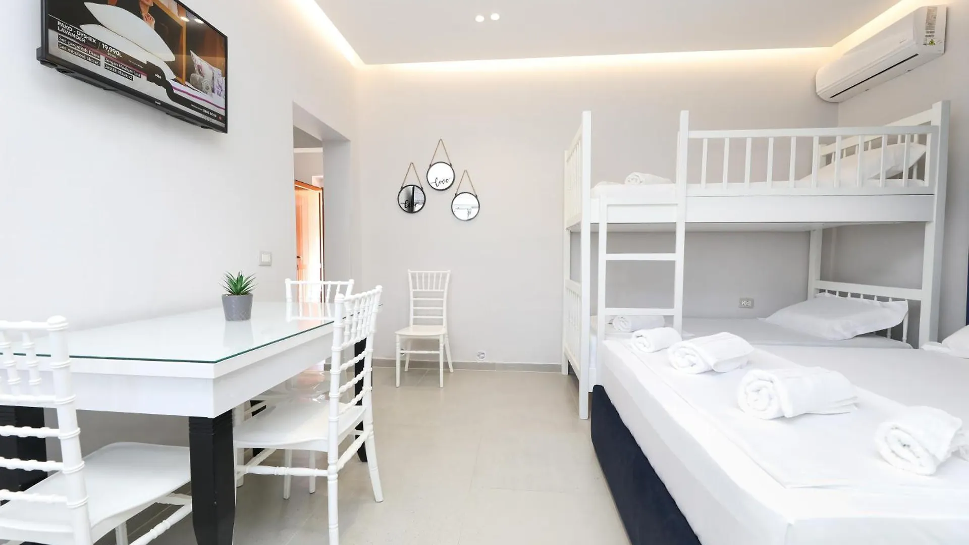 Vila Feliz - Premium Rooms With Free Private Parking Vlorë 招待所